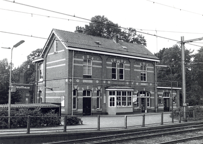 150847 Gezicht op de perronzijde van het N.S.-station Wolfheze te Wolfheze.